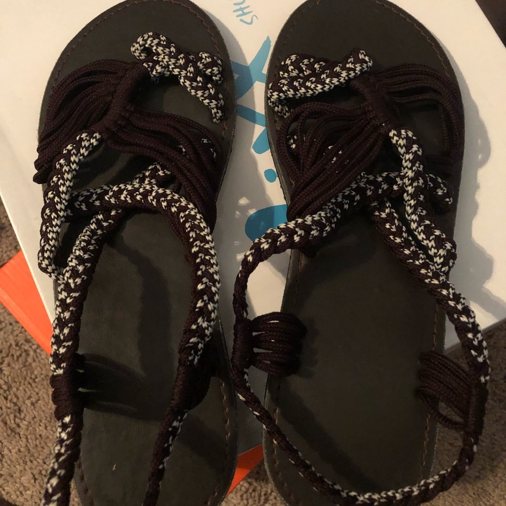Brown sandal, size 9, never worn